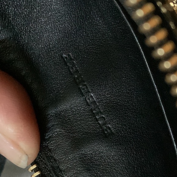 Burberry Black patent Leather Textured Shoulder Bag - Picture 15 of 16